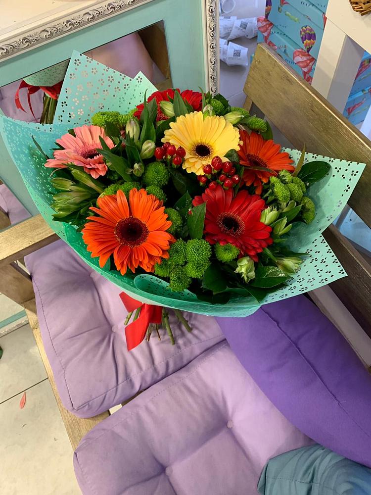 Букет цветочная поляна в Кемерово Букет цветов из: Герберы, Хризантемы и Альстромерии в Кемерово