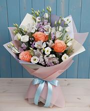 Букет цветов из:  Лизиантусы, Розы, Альстромерии и Гипсофила в Кемерово